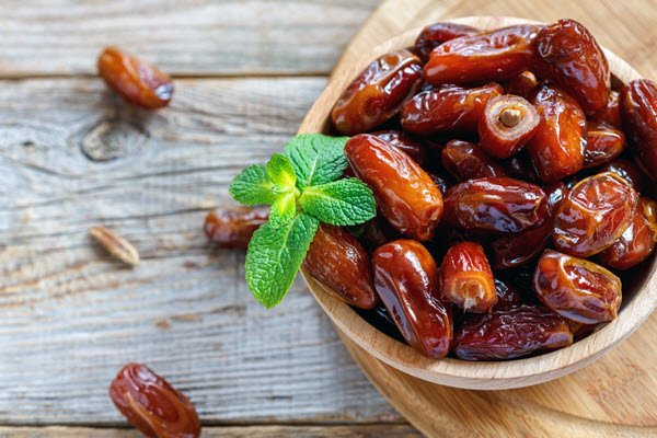 طعم و قوام: تفاوتهای ذائقهای بین خرمای پیارم و رطب