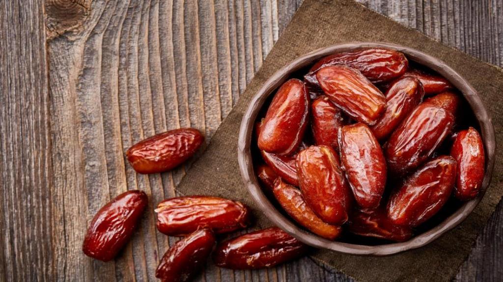 انرژی طبیعی و غذایی: چگونگی بهرهمندی از خرمای پیارم در دوران بارداری